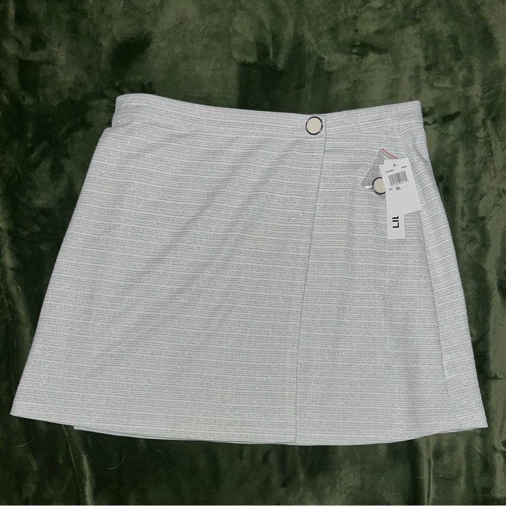 NWT Lily Star white and silver midi wrap skirt